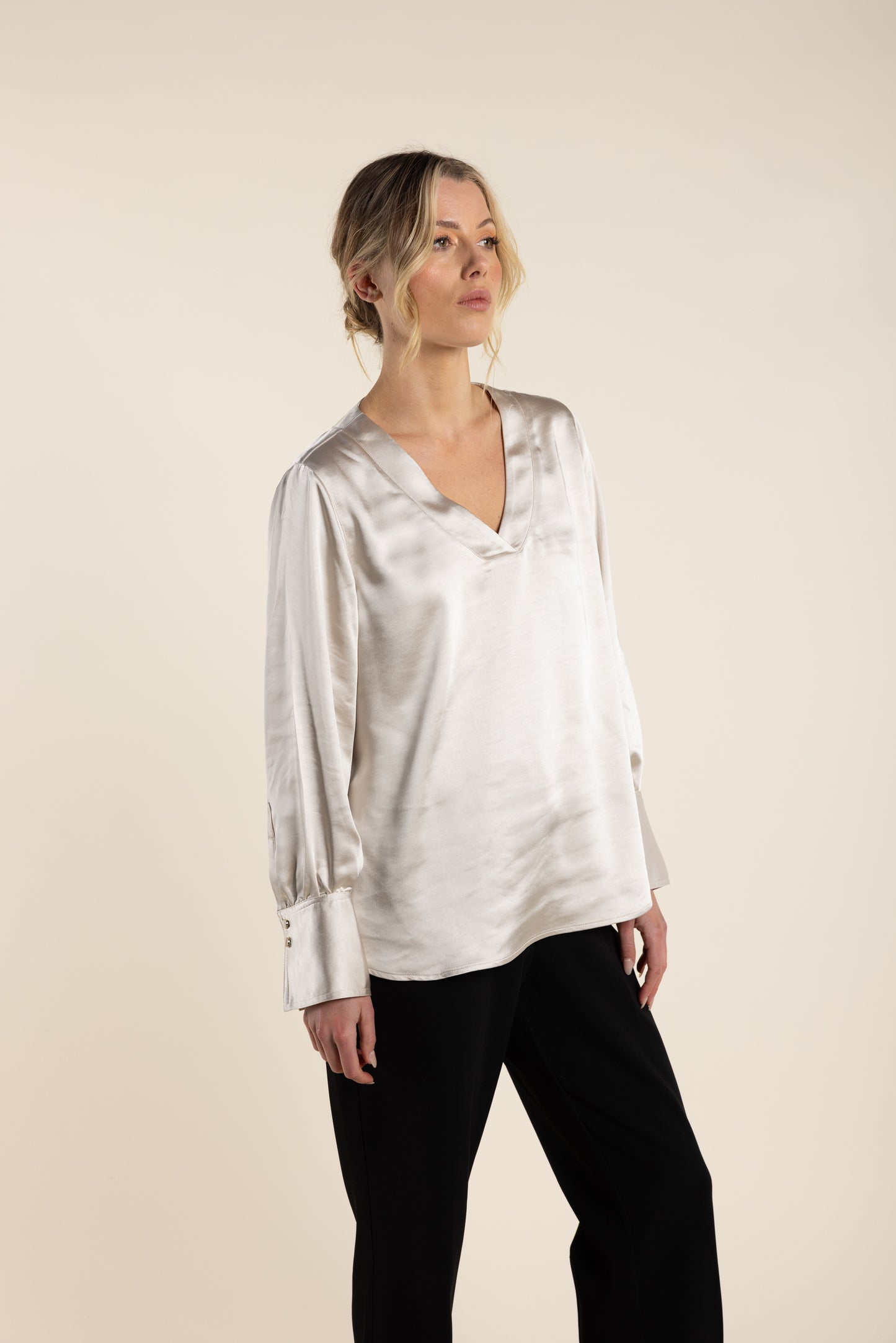 TWO T'S SATIN V NECK TOP