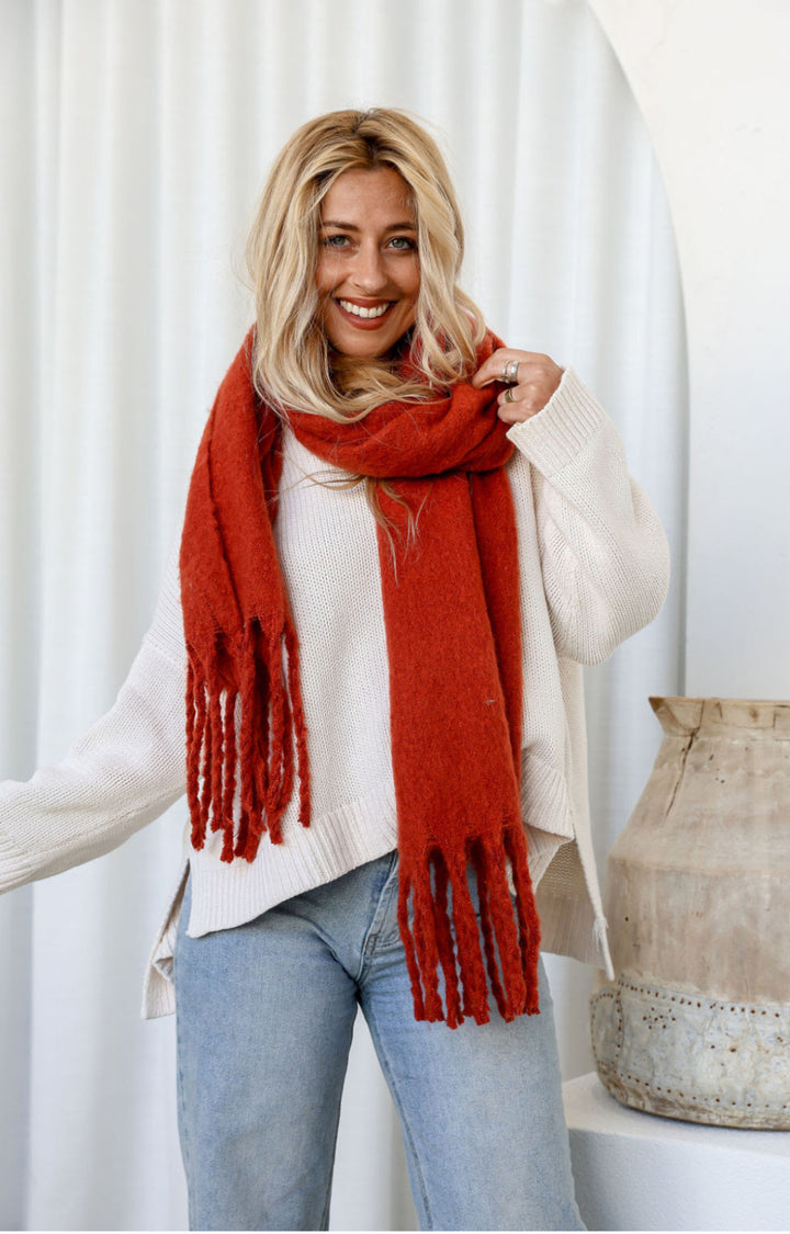 THE COSY TASSEL SCARF