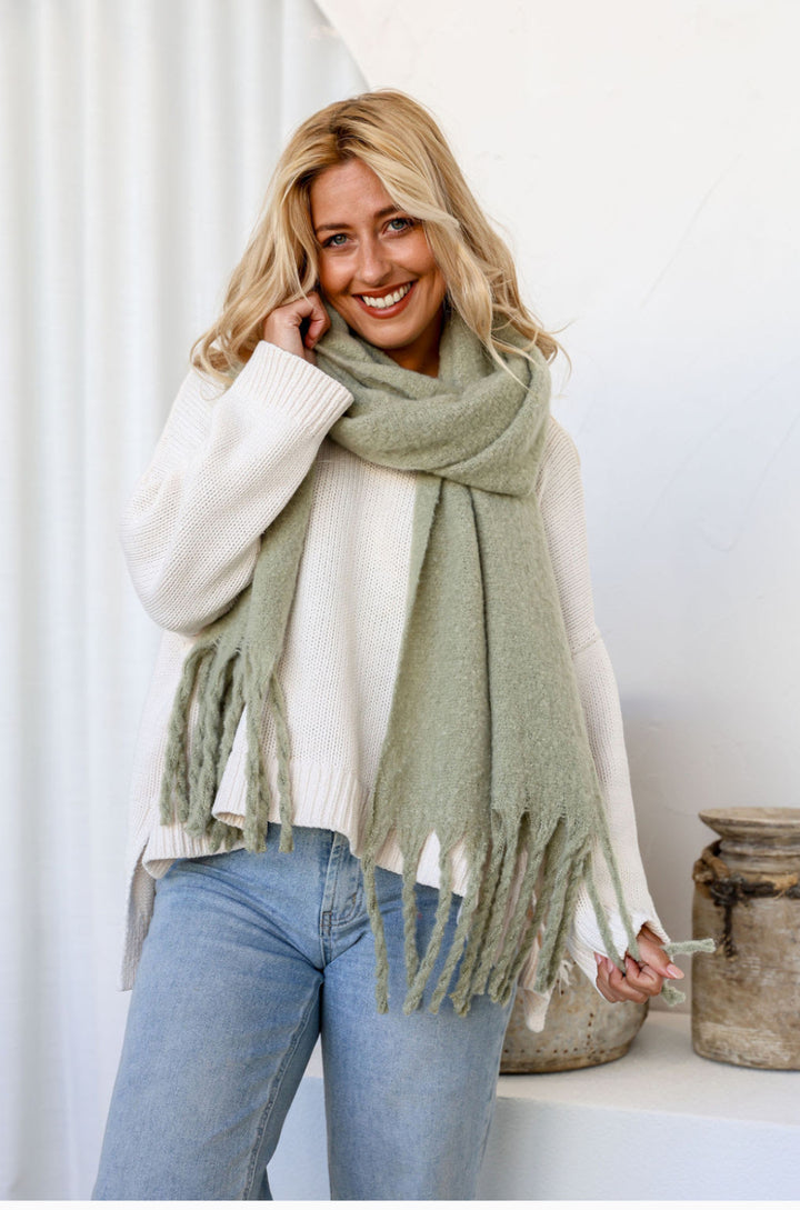 THE COSY TASSEL SCARF