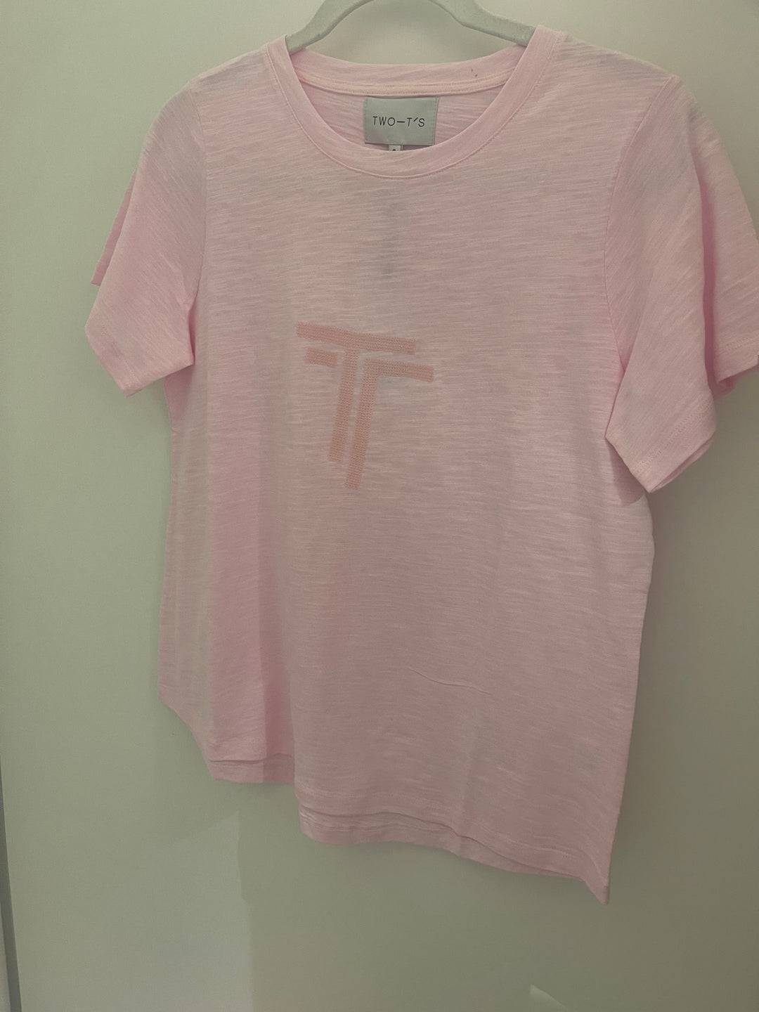 TWO T'S SEQUIN ROUND NECK TEE