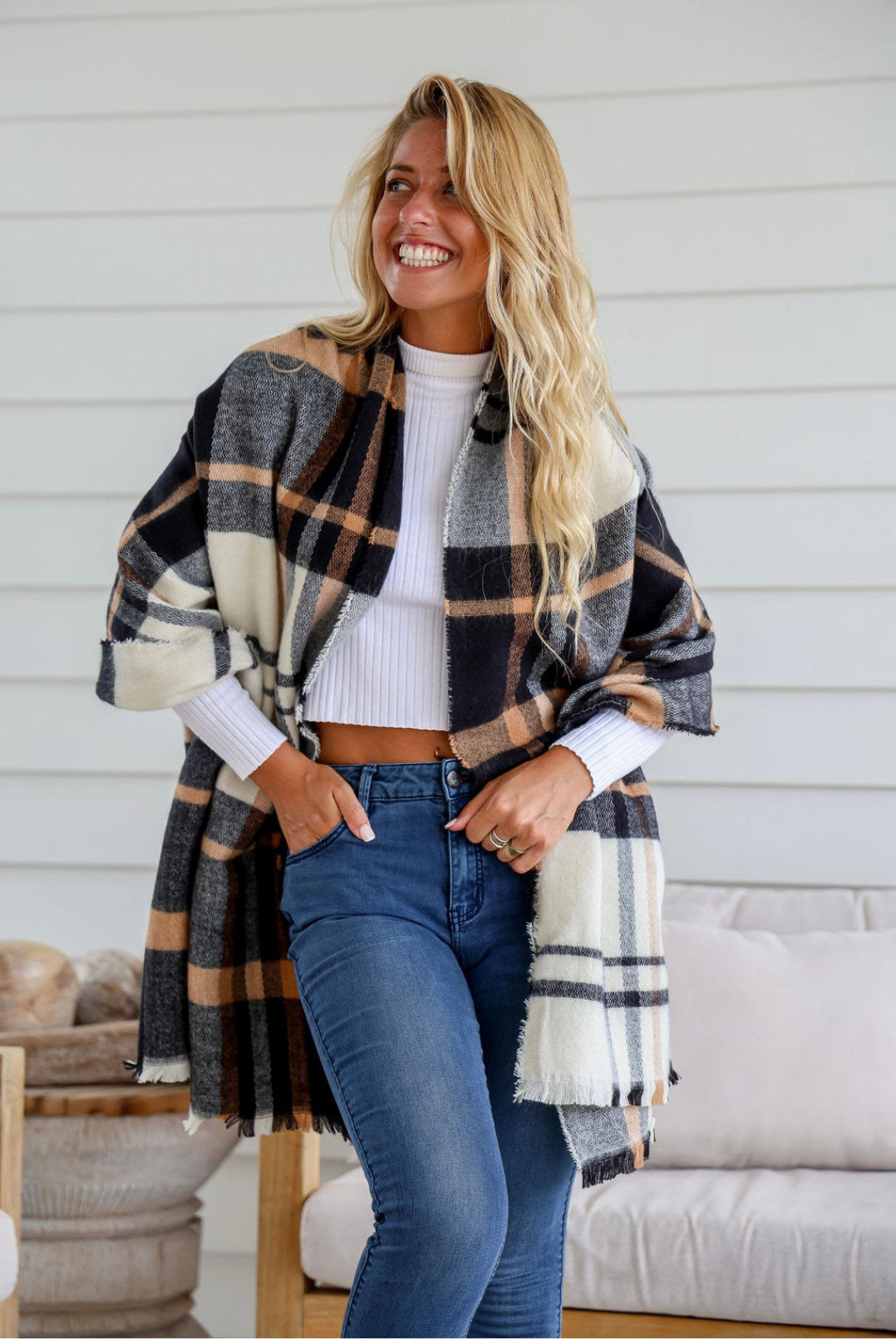 THE CHECKER SCARF THROW