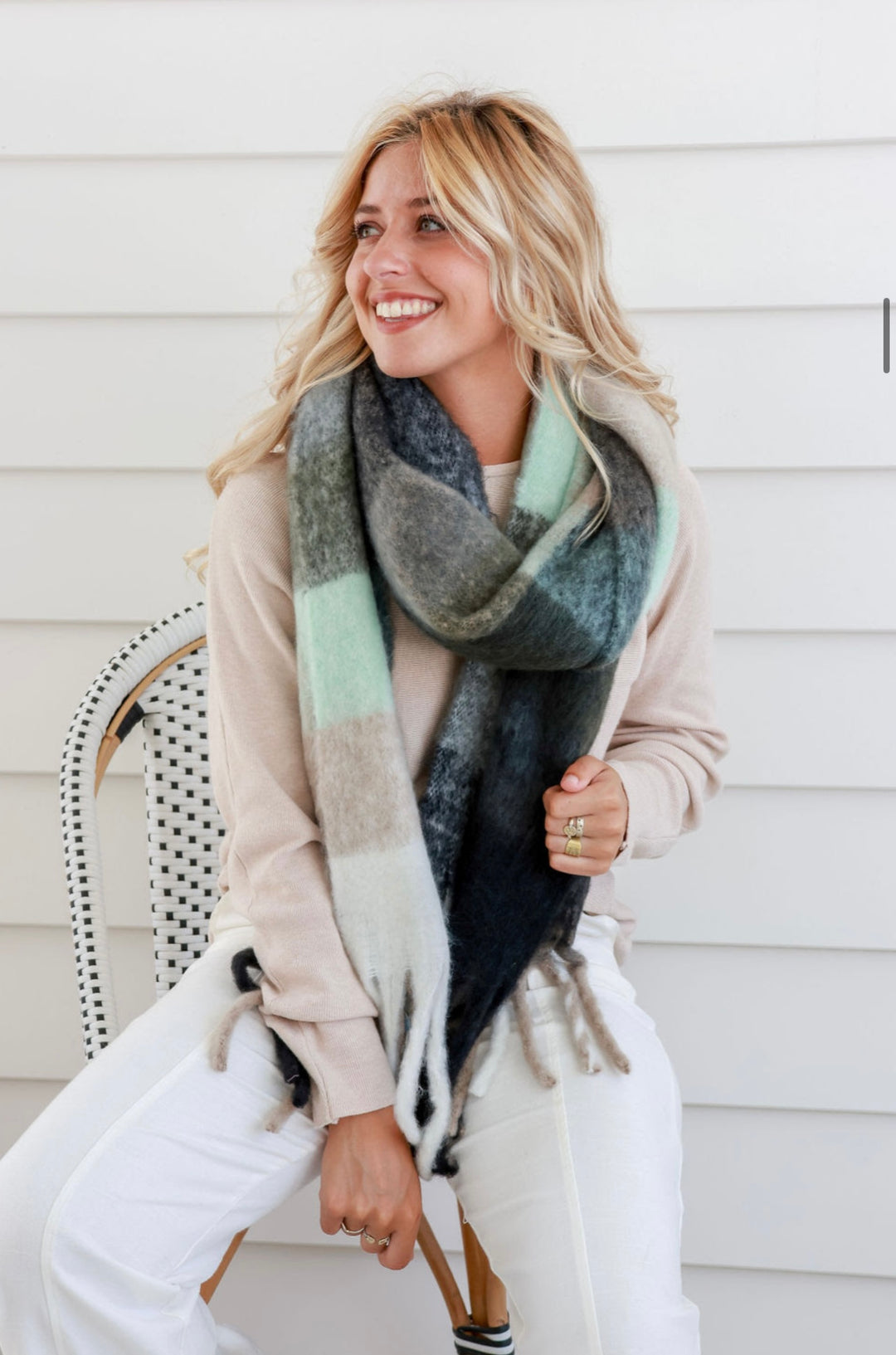 THE COSY TASSEL SCARF