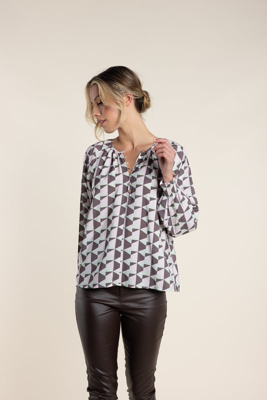 TWO T'S TRIANGLE PRINT TOP
